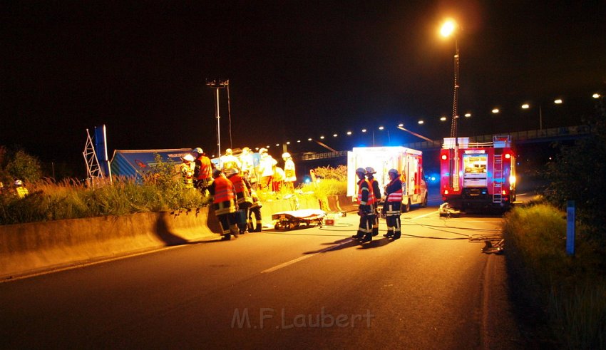 Einsatz BF Koeln PEINGEKLEMMT in Leverkusen P003.JPG